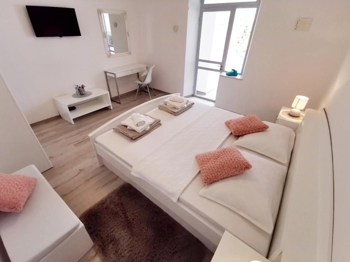 Apartments Srijemsi Mlini Eksteriør billede