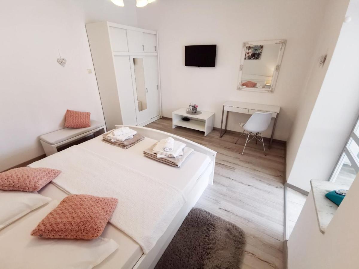 Apartments Srijemsi Mlini Eksteriør billede